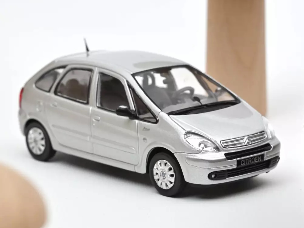 Hot Wheels - Citroën Xsara Picasso 2004 Silver -