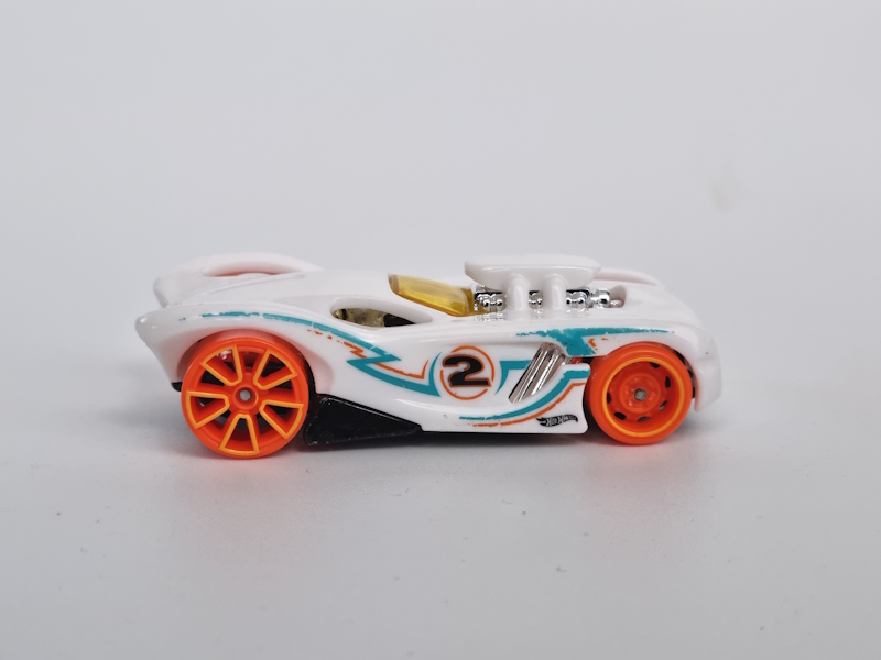 Hot Wheels - 16 Angels - HLY66