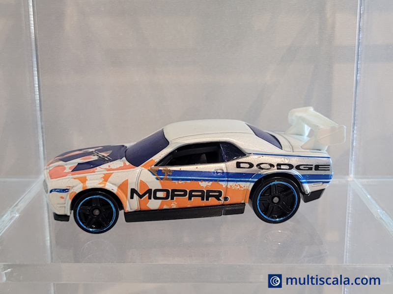Hot Wheels - Dodge Challenger Drift Car - V5577