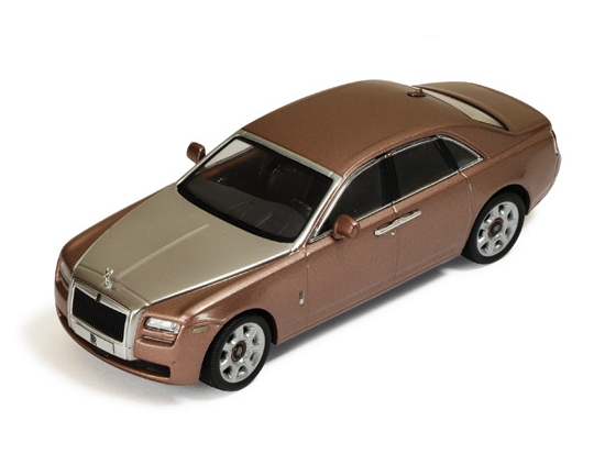 Hot Wheels - Rolls-Royce Ghost 2010 Metallic Palrose & Silver -