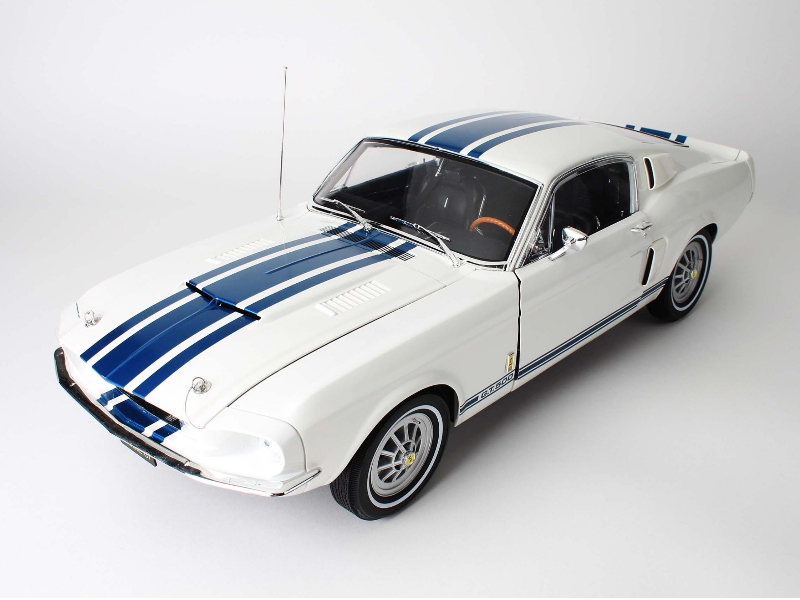 Hot Wheels - Shelby GT500 Super Snake -